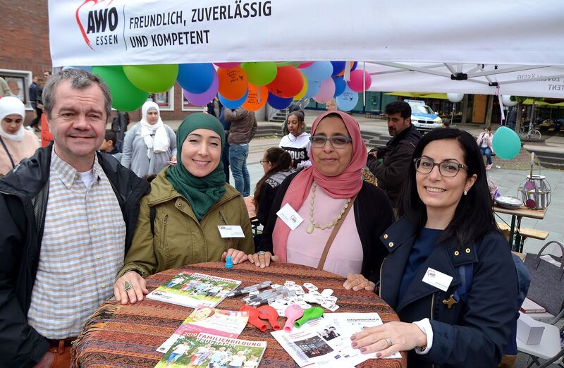 Eugen Siepmann, Fatima Idrissy, Ahlam Raihane und Hülya Coskun hielten die Stellung am Stand der AWO und informierten viele Besucher über Bildungs- und Integrationsangebote der AWO.