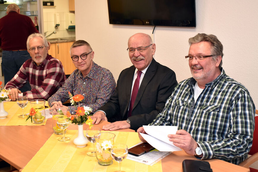 Besuch im neuen Ortsverein Ernestine: (von links) AWO Kreisvorstandsmitglied Alfred Hullmann, AWO Geschäftsführer Oliver Kern, 1. Bürgermeister Rudi Jelinek, Ortsvereinsvorsitzender Axel Langer.