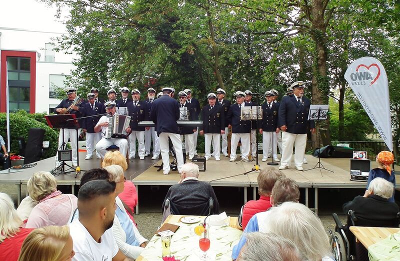 Die „Blauen Jungs“ sponnen „Semannsgarn“. Foto: Reinhardt/AWO Essen